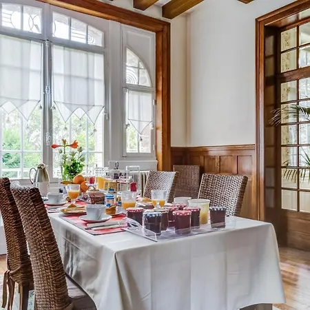 Bed & Breakfast La Maison Rouge Broceliande
