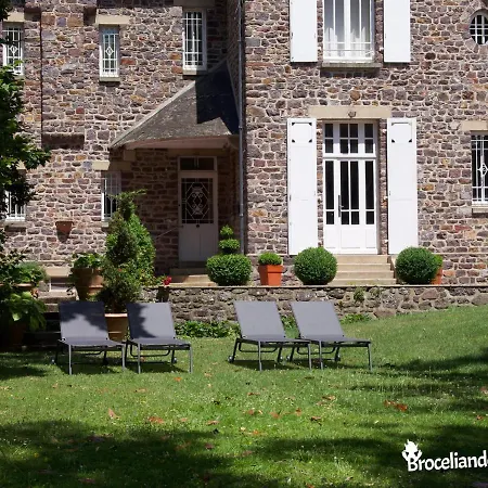 Bed & Breakfast La Maison Rouge Broceliande *