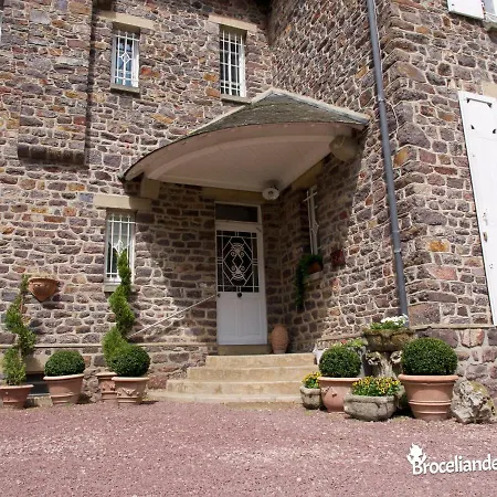 Bed & Breakfast La Maison Rouge Broceliande Montauban-de-Bretagne